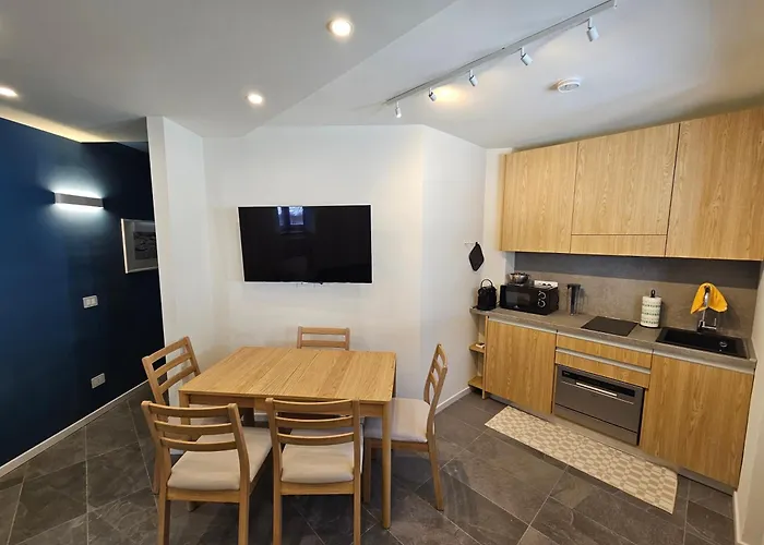 Thea In & Out Cir 0942 アパート ブレウイル・チェルヴィナイア